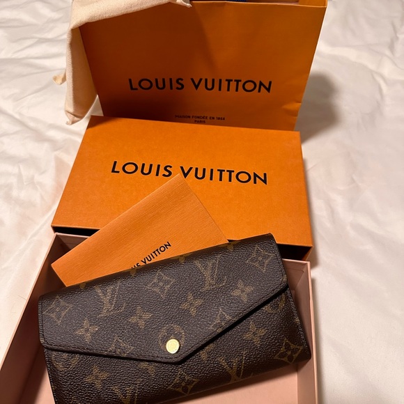 Louis Vuitton Sarah Wallet - Picture 4 of 10